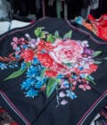 Büyük Gül Desen Siyah Twill İpek Eşarp
