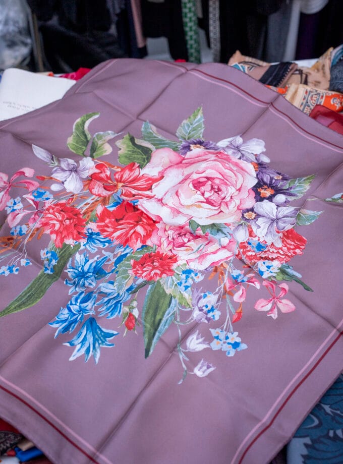 Büyük Gül Desen Pudra Pembe Twill İpek Eşarp
