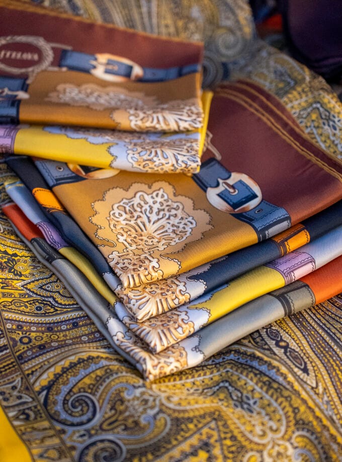 Tokalı Kemer Desen Twill İpek Eşarp
